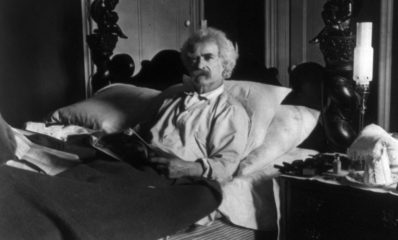 Mark_Twain_in_bed_cph.3b11796-834×1024