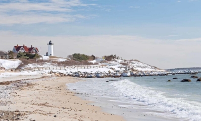 nobska-point-lighthouse-cape-cod-winter-1068×600